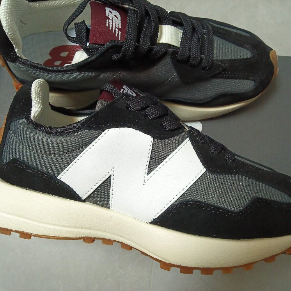 New Balance 327 Woman's Size 6  Running shoes
